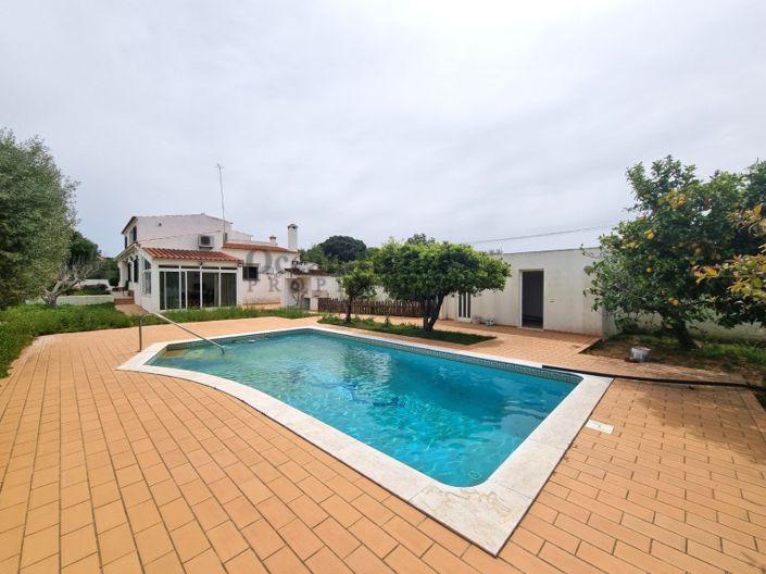 Image No.1-4 Bed House for sale