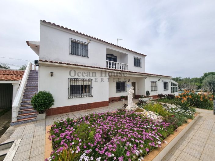 Image No.1-4 Bed House for sale