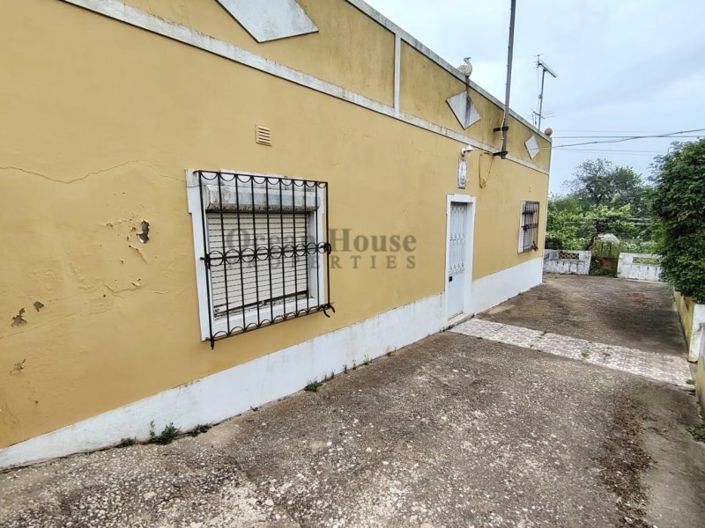 Image No.1-4 Bed House for sale