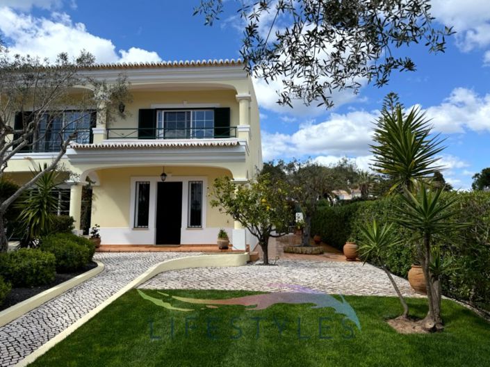Image No.1-4 Bed Villa for sale