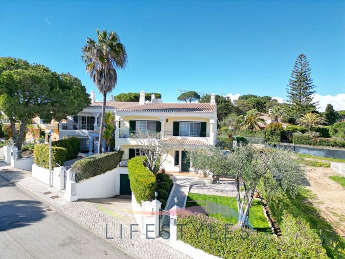 Image No.1-4 Bed Villa for sale