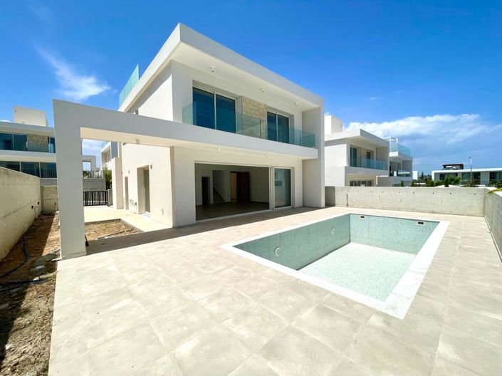 Image No.1-3 Bed Villa for sale