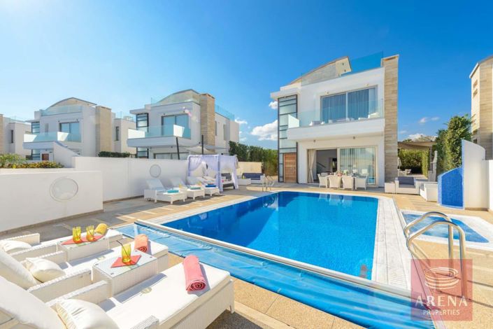 Image No.1-6 Bed Villa for sale