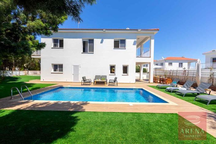 Image No.3-Villa de 4 chambres à vendre à Famagusta