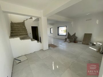 4-4-bed-villa-in-livadia-8643