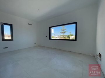 8-4-bed-villa-in-livadia-8643