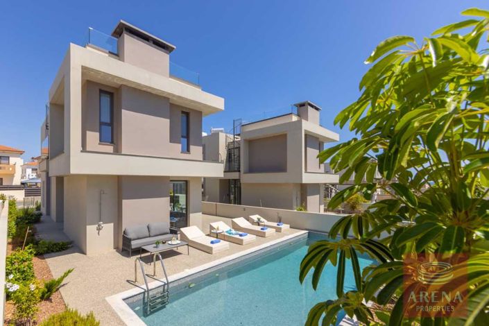 Image No.1-3 Bed Villa for sale