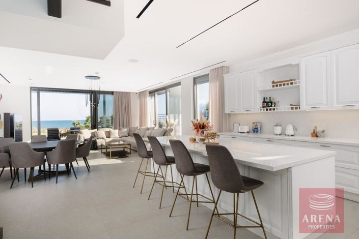 Image No.11-Villa de 4 chambres à vendre à Famagusta