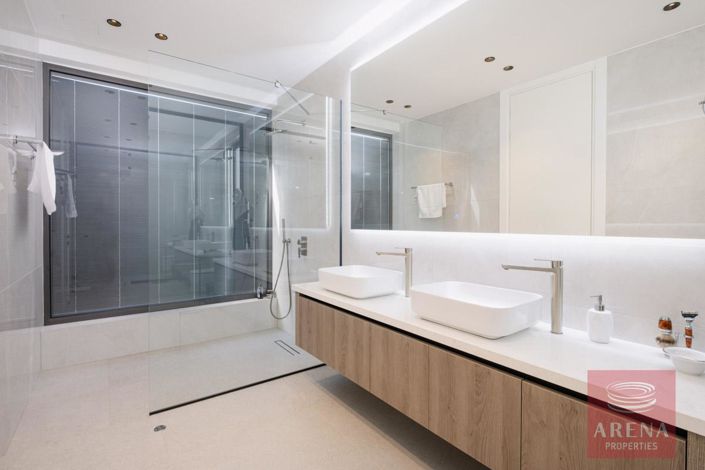 Image No.22-Villa de 4 chambres à vendre à Famagusta