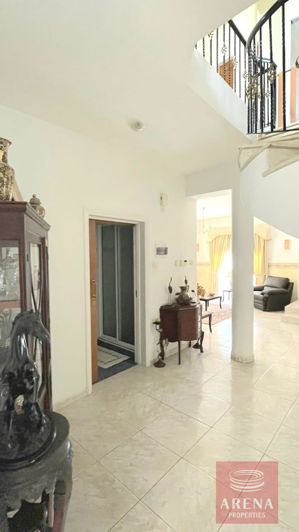 Image No.17-5 Bed Villa for sale