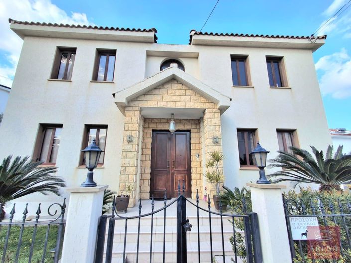 Image No.1-5 Bed Villa for sale