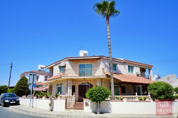 Image No.1-Villa de 5 chambres à vendre à Larnaca