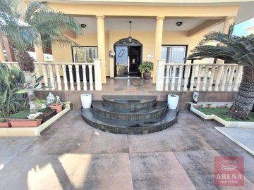 2-5-bed-villa-livadia-9182