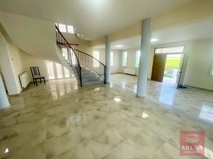 Image No.1-Villa de 5 chambres à vendre à Larnaca