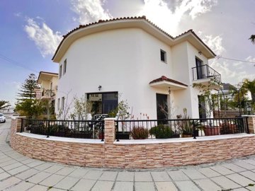 3-4-bed-villa-in-livadia-9442