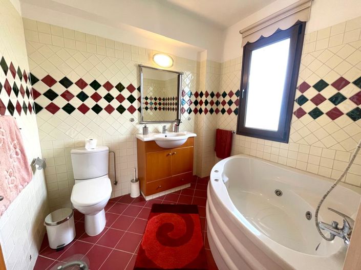 Image No.30-Villa de 4 chambres à vendre à Larnaca