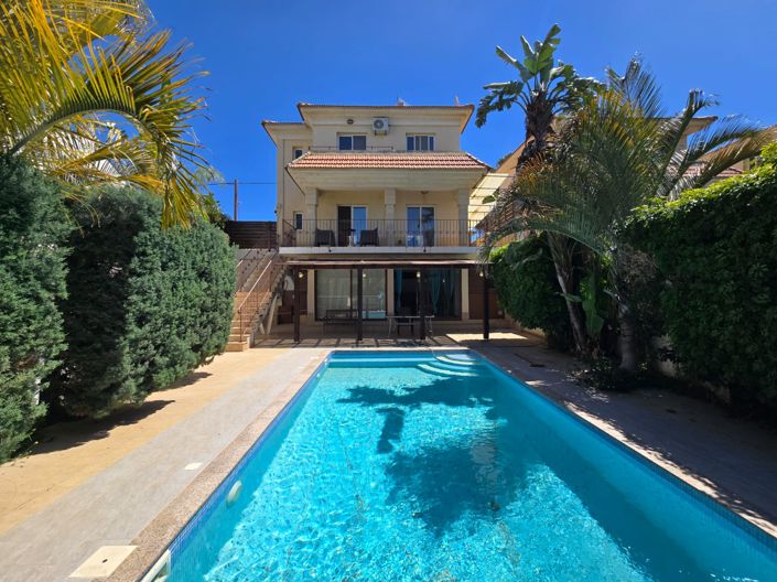 Image No.1-Villa de 5 chambres à vendre à Famagusta