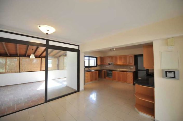 Image No.9-Villa de 4 chambres à vendre à Larnaca