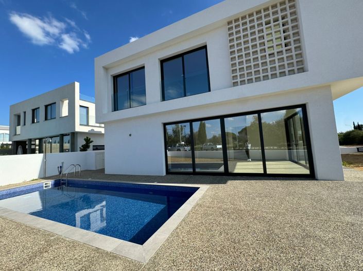 Image No.1-3 Bed Villa for sale