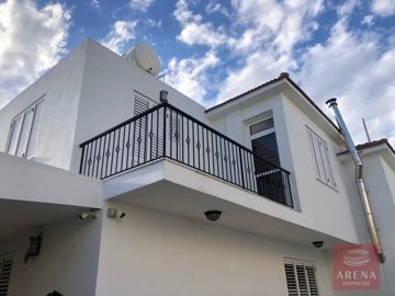 4-villa-in-oroklini-8421