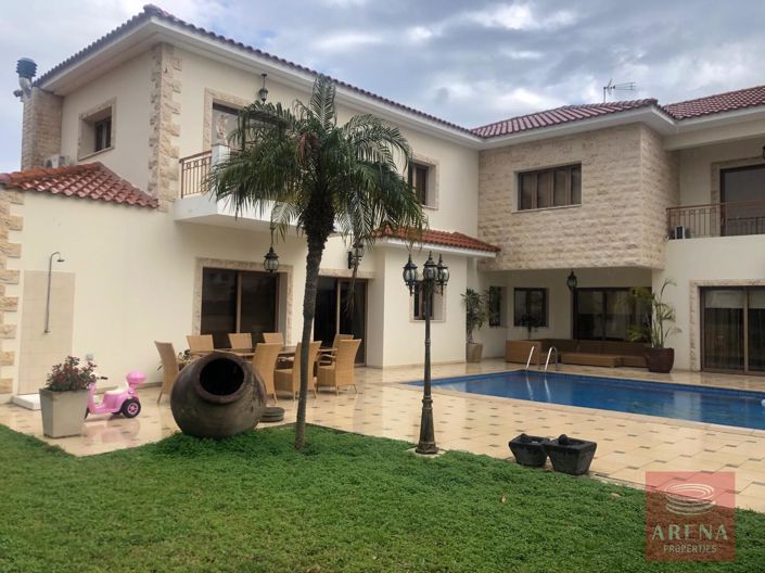 Image No.2-Villa de 6 chambres à vendre à Larnaca