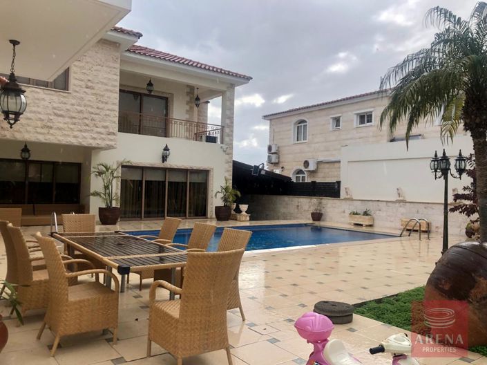 Image No.9-Villa de 6 chambres à vendre à Larnaca