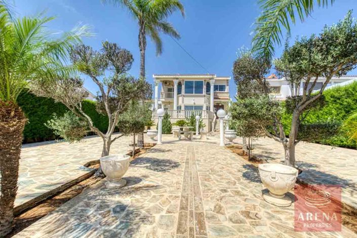 Image No.2-4 Bed Villa for sale