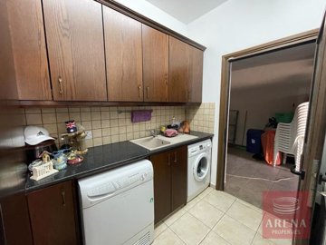 12-4-bed-villa-aradippou-7457