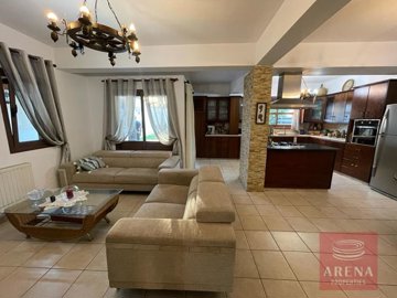 7-4-bed-villa-aradippou-7457