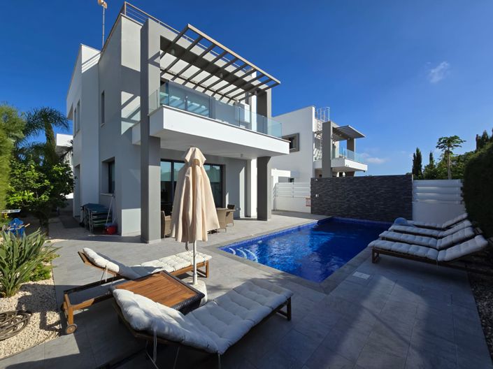 Image No.1-3 Bed Villa for sale