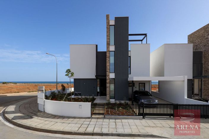 Image No.3-Villa de 5 chambres à vendre à Famagusta