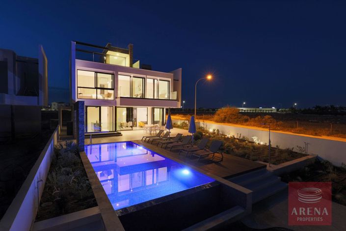 Image No.4-Villa de 5 chambres à vendre à Famagusta