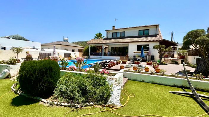 Image No.3-Villa de 4 chambres à vendre à Larnaca