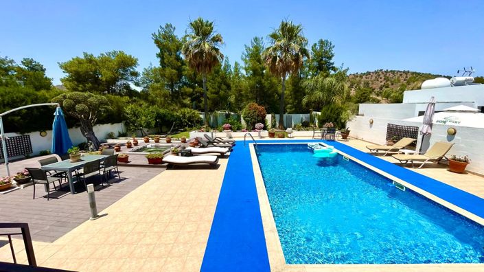 Image No.8-Villa de 4 chambres à vendre à Larnaca