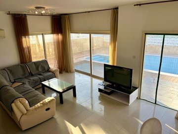 1-villa-in-oroklini-9789-4-scaled