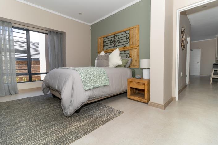 Image No.15-2 Bed House for sale