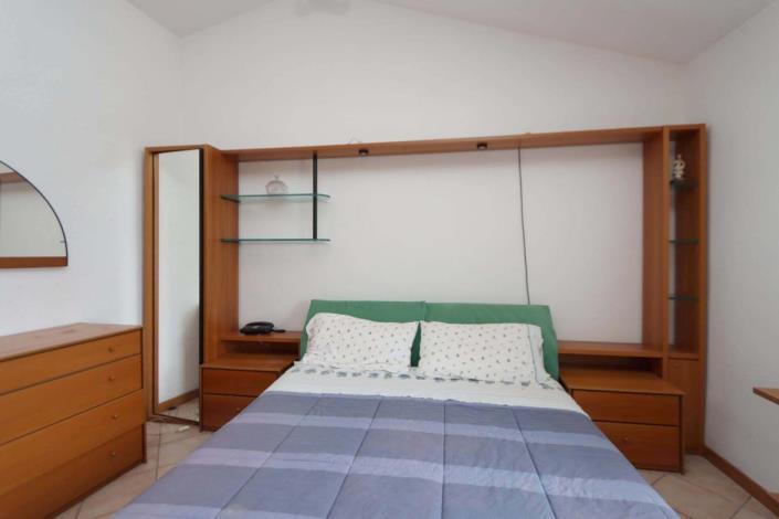 Image No.13-2 Bed House for sale