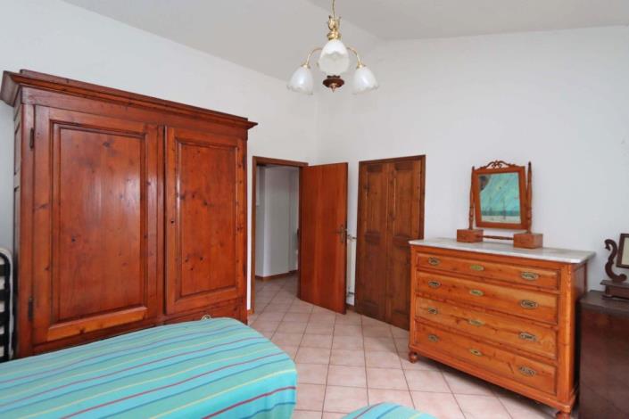 Image No.18-2 Bed House for sale