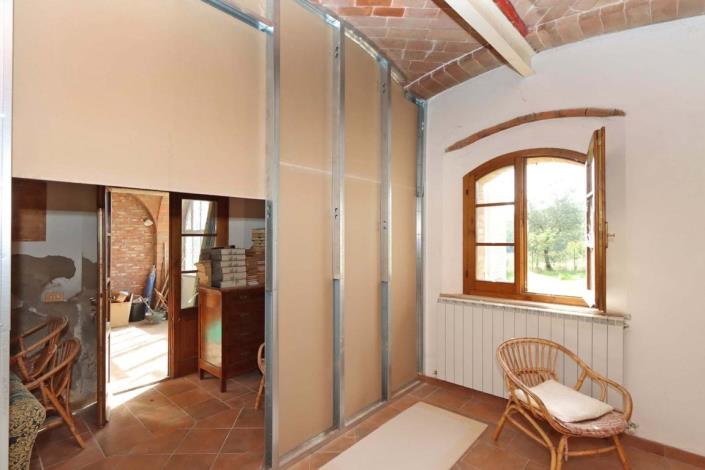 Image No.18-4 Bed Farmhouse for sale