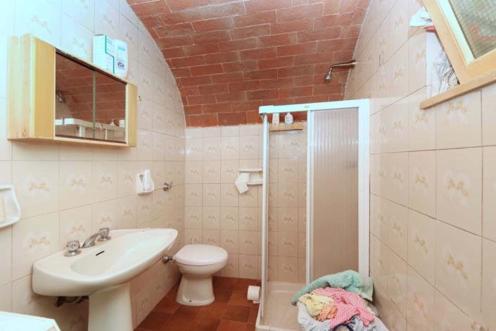 Image No.22-4 Bed Farmhouse for sale