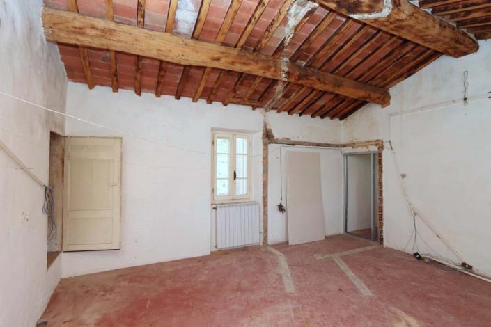 Image No.23-4 Bed Farmhouse for sale