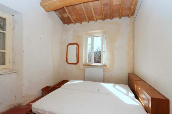 Image No.24-4 Bed Farmhouse for sale