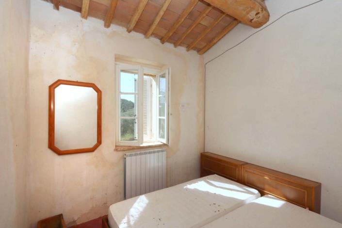 Image No.25-4 Bed Farmhouse for sale