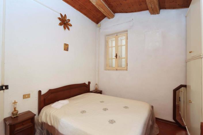 Image No.30-4 Bed Farmhouse for sale