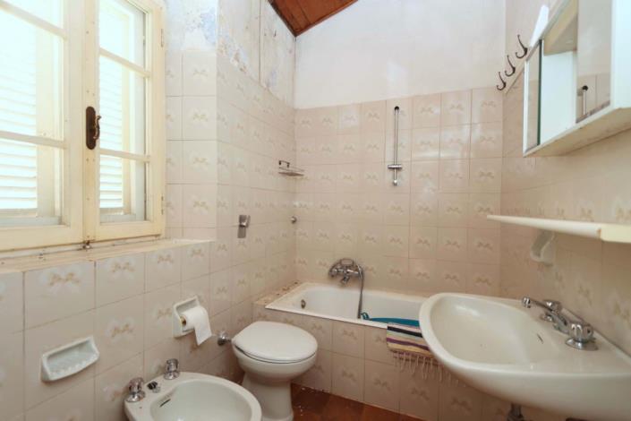 Image No.31-4 Bed Farmhouse for sale