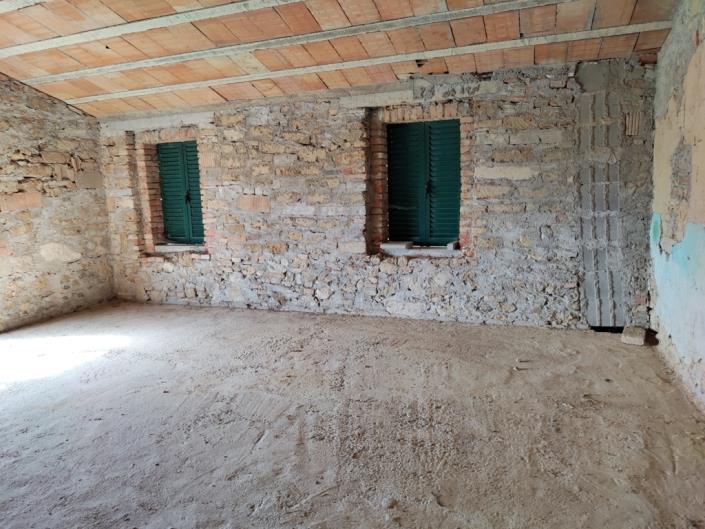 Image No.12-3 Bed Farmhouse for sale