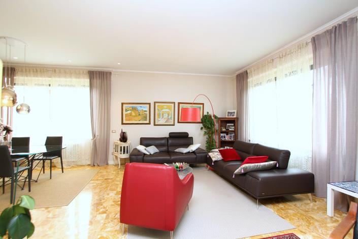 Image No.1-3 Bed House for sale