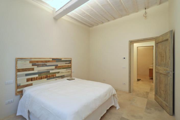 Image No.14-2 Bed Townhouse for sale