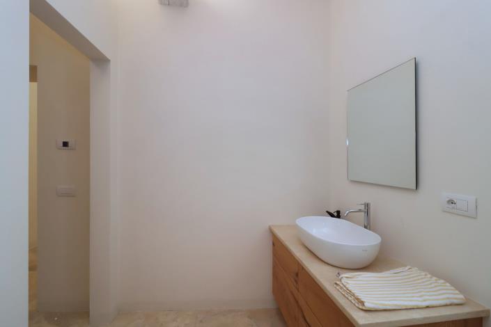 Image No.25-2 Bed Townhouse for sale