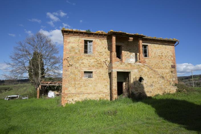 Image No.21-8 Bed Farmhouse for sale